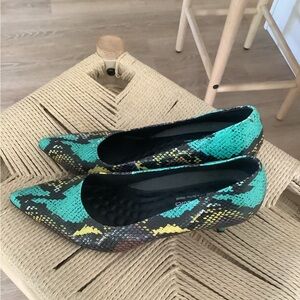 Beautiful Size 10 heels.